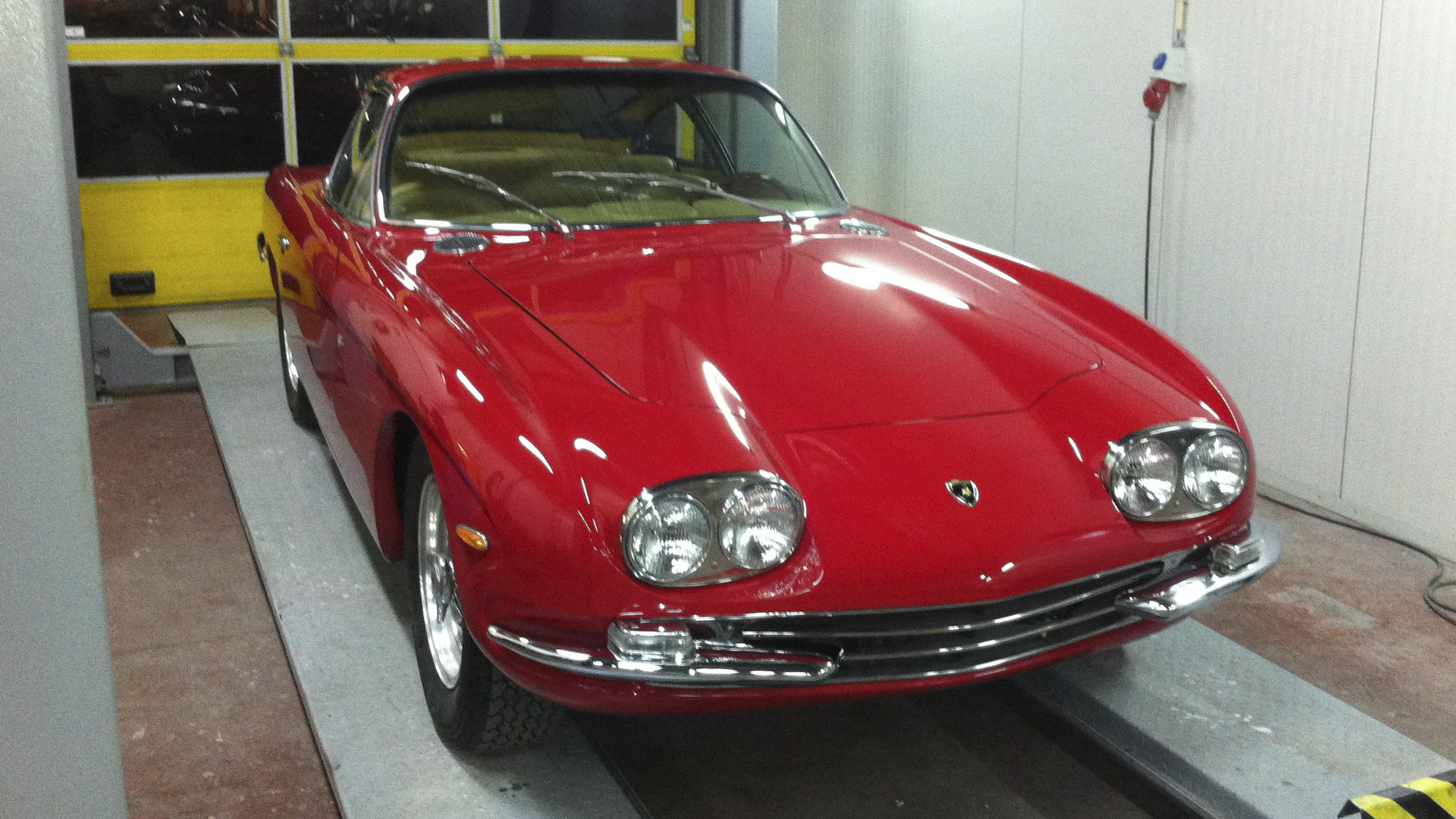 Lamborghini 400 GT 2+2